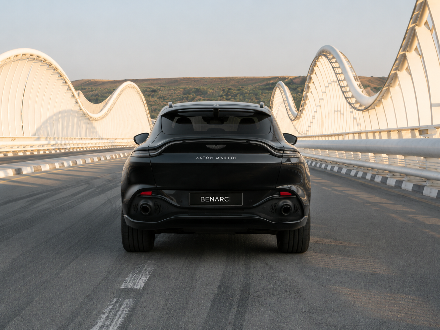 Aston Martin DBX 707 — miniature 5