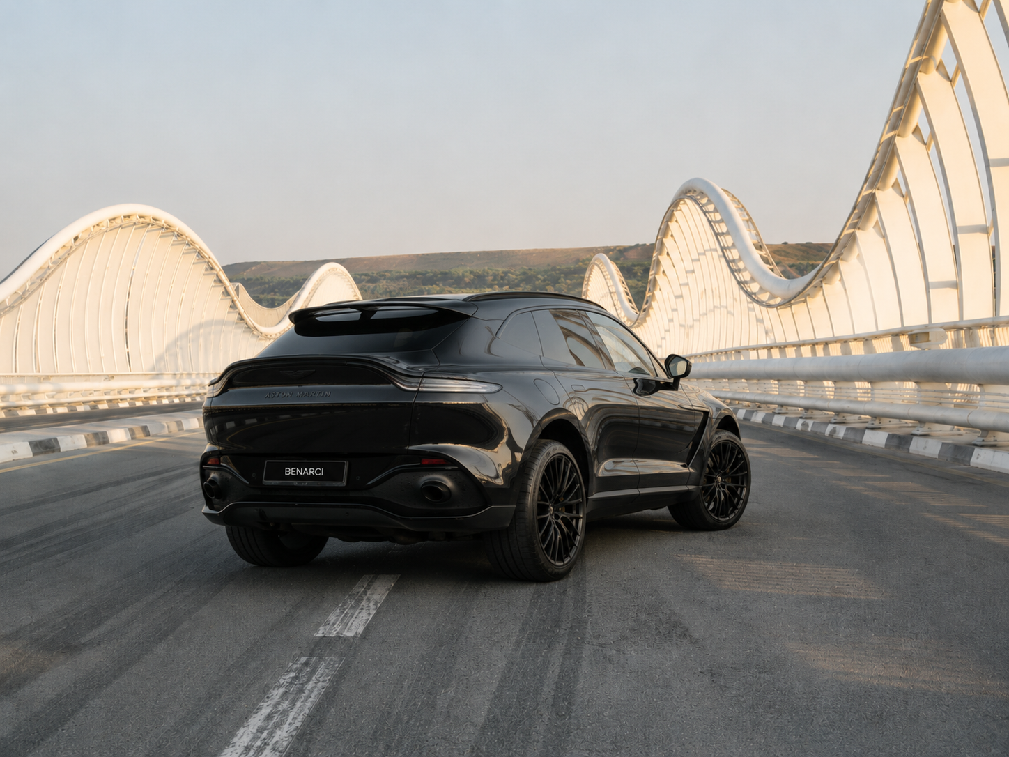 Aston Martin DBX 707 — miniature 2