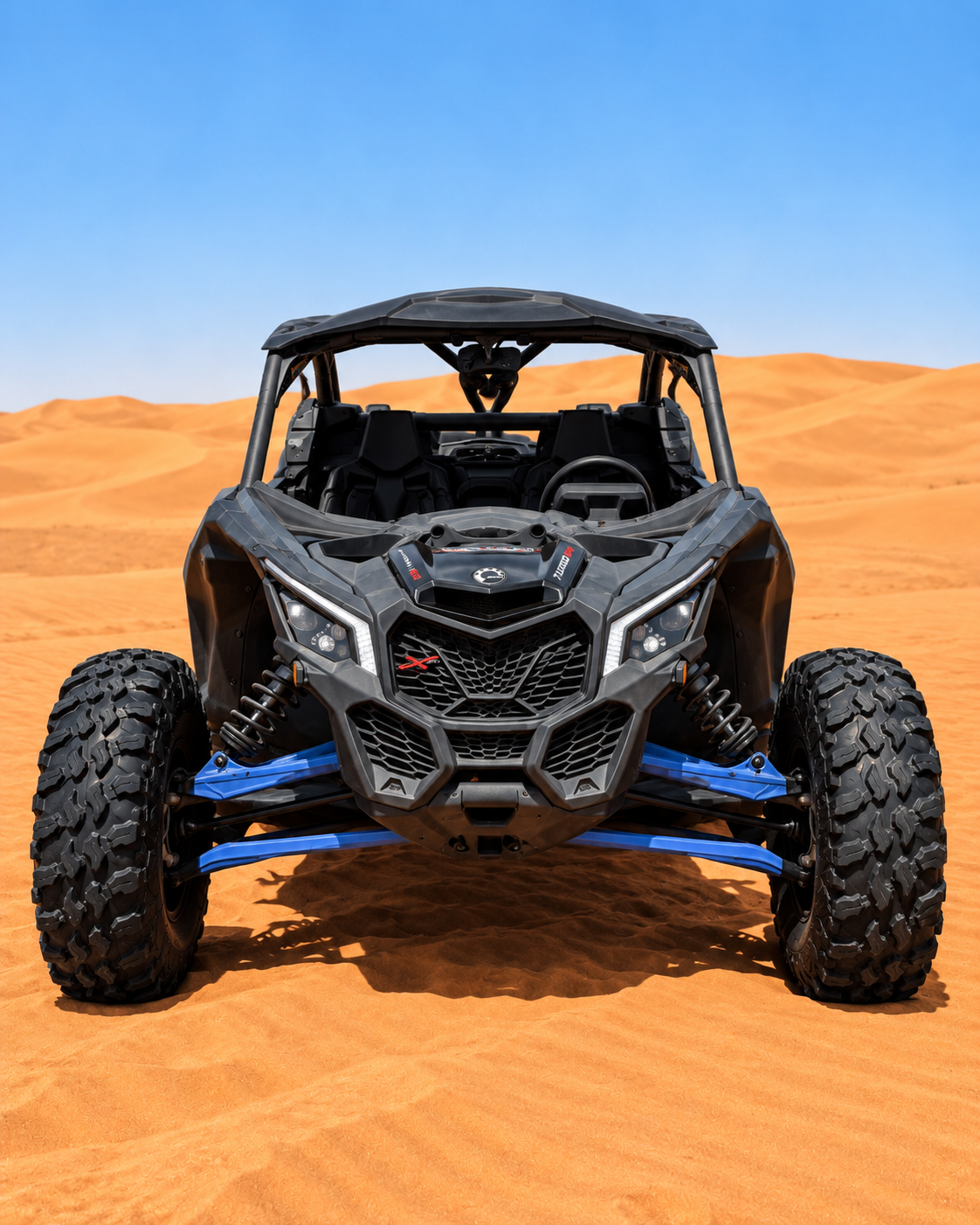 Face avant du Can-Am XRS Turbo 2 places avec bras de suspension bleus