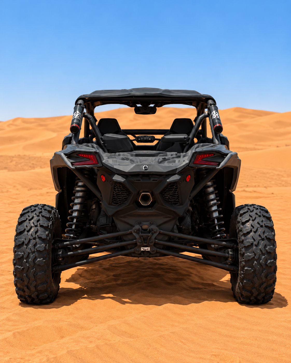 Face arrière du Can-Am XRS Turbo 2 places avec feux LED et suspension arrière