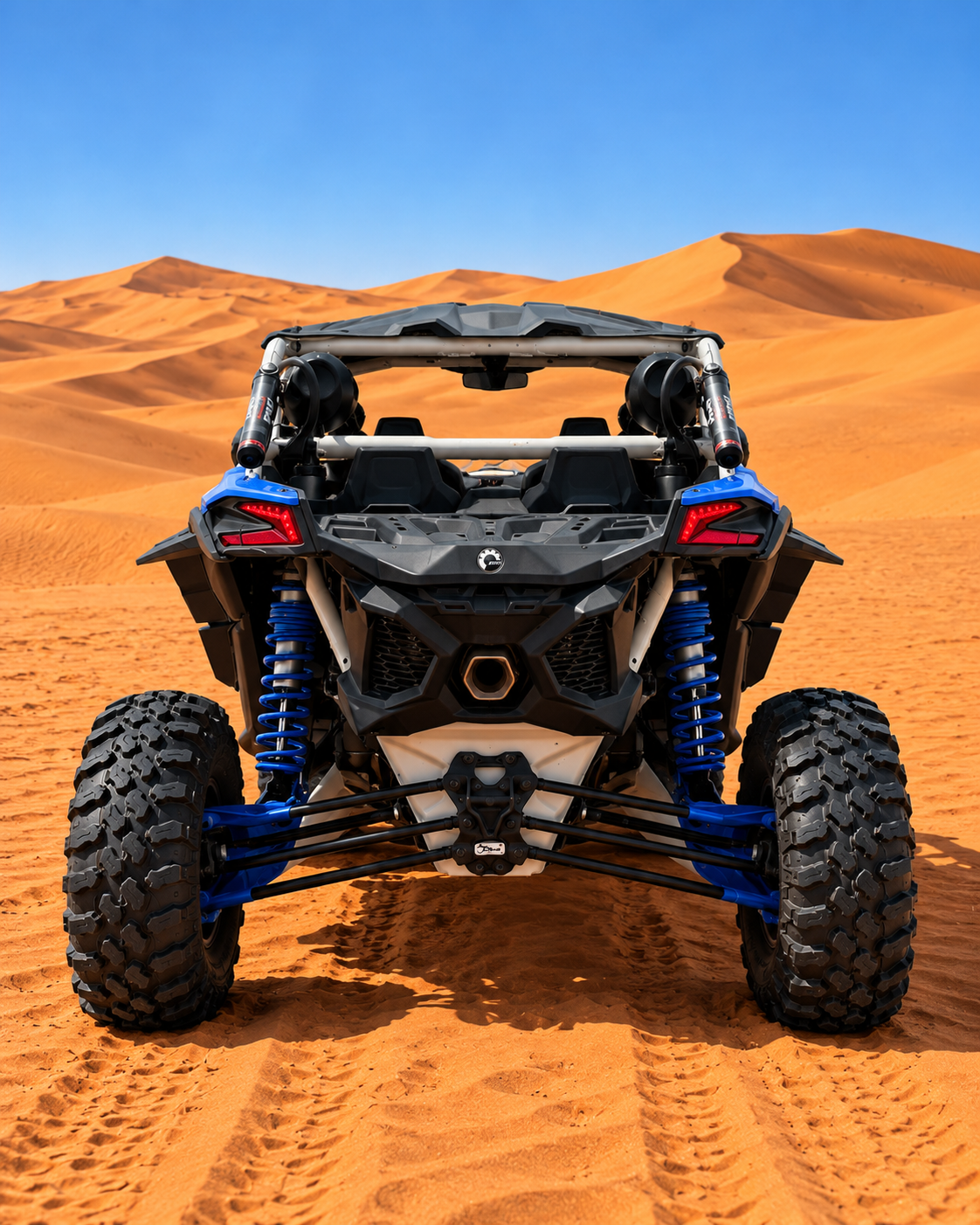 Face arrière du Can-Am Maverick X3 MAX 4 places avec feux LED et suspension bleue