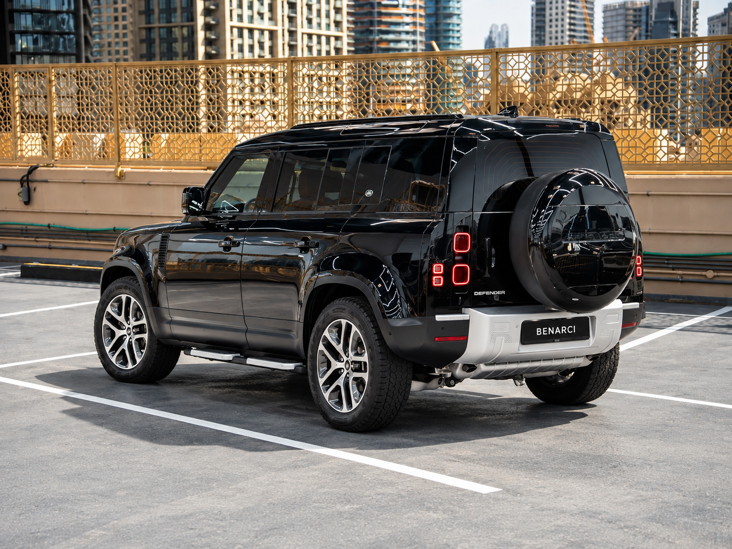 Land Rover Defender 110 HSE V6 P400 — miniature 2
