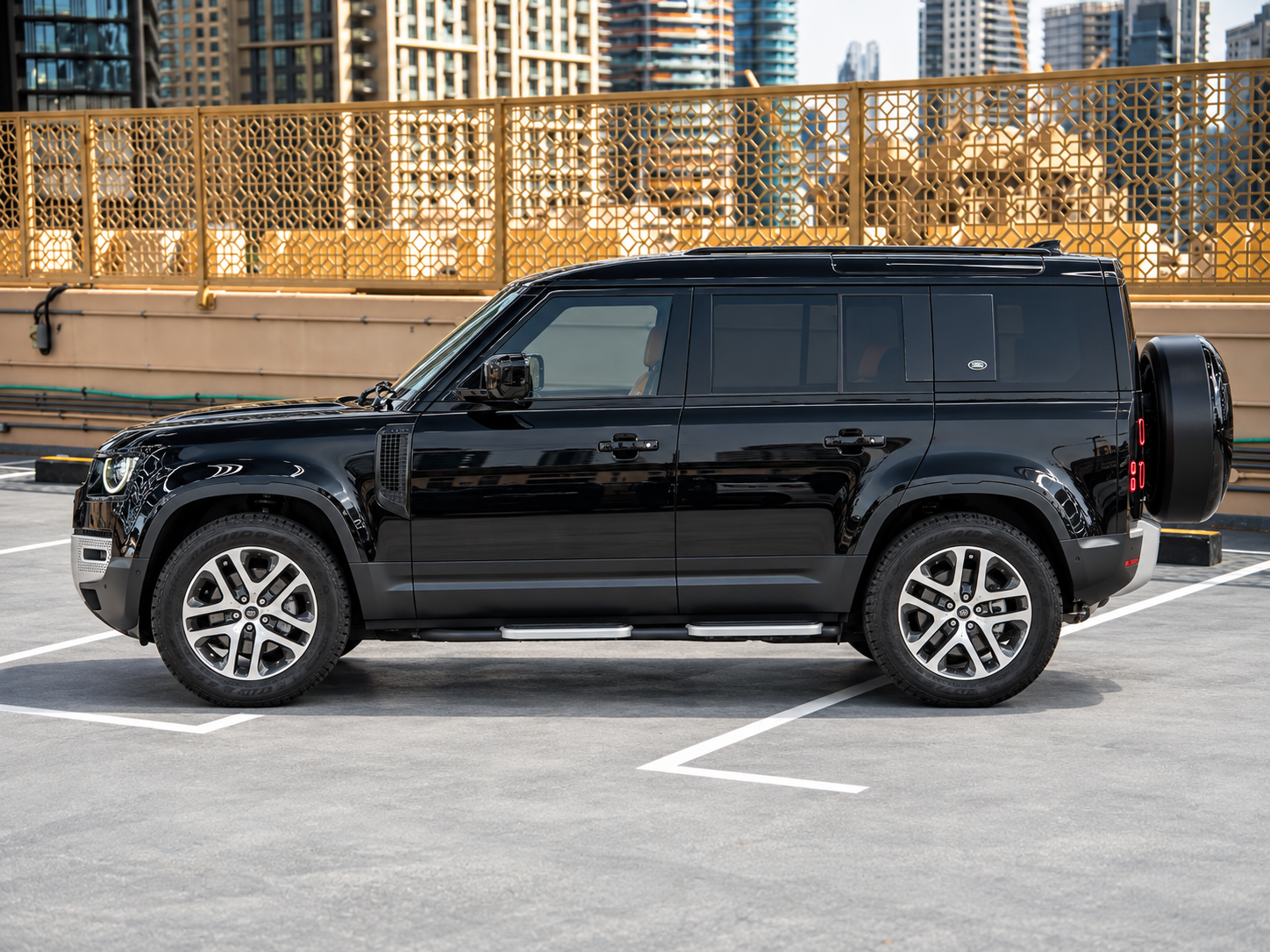 Land Rover Defender 110 HSE V6 P400 — miniature 3