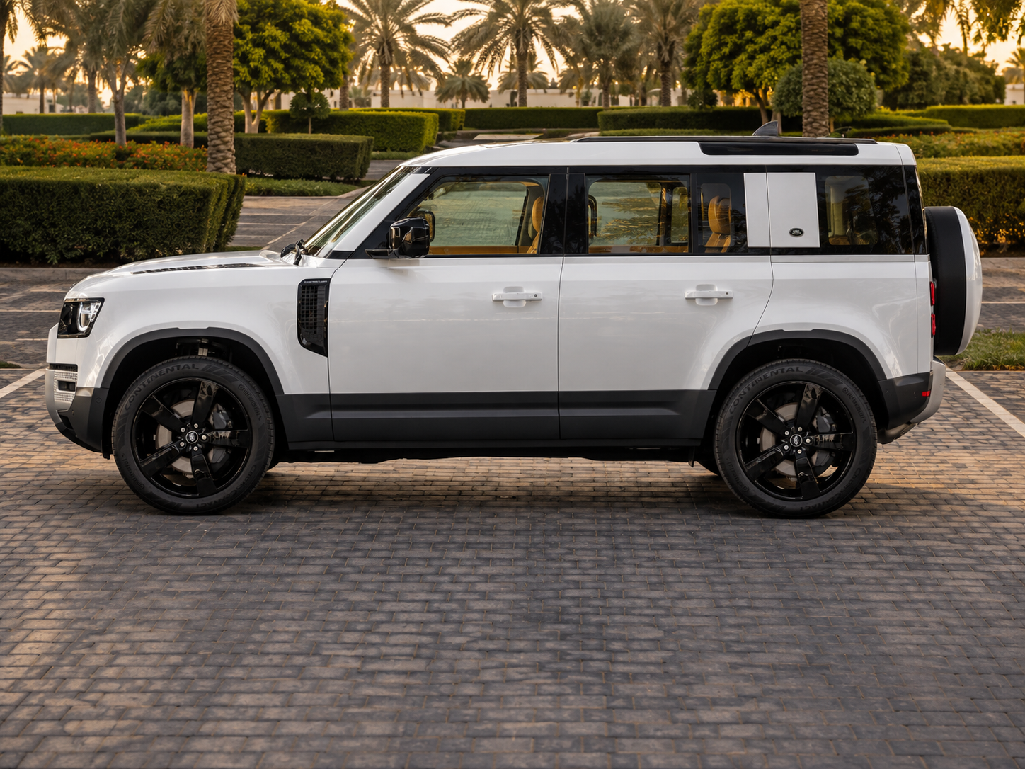 Land Rover Defender 110 HSE V6 P400 — miniature 3