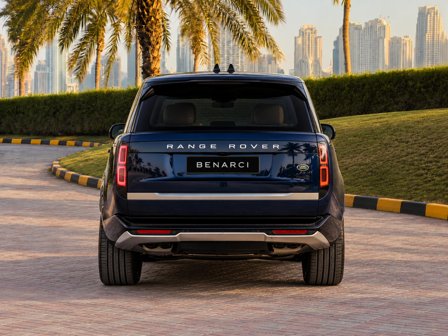 Land Rover Range Rover Vogue HSE V8 P530 — miniature 4