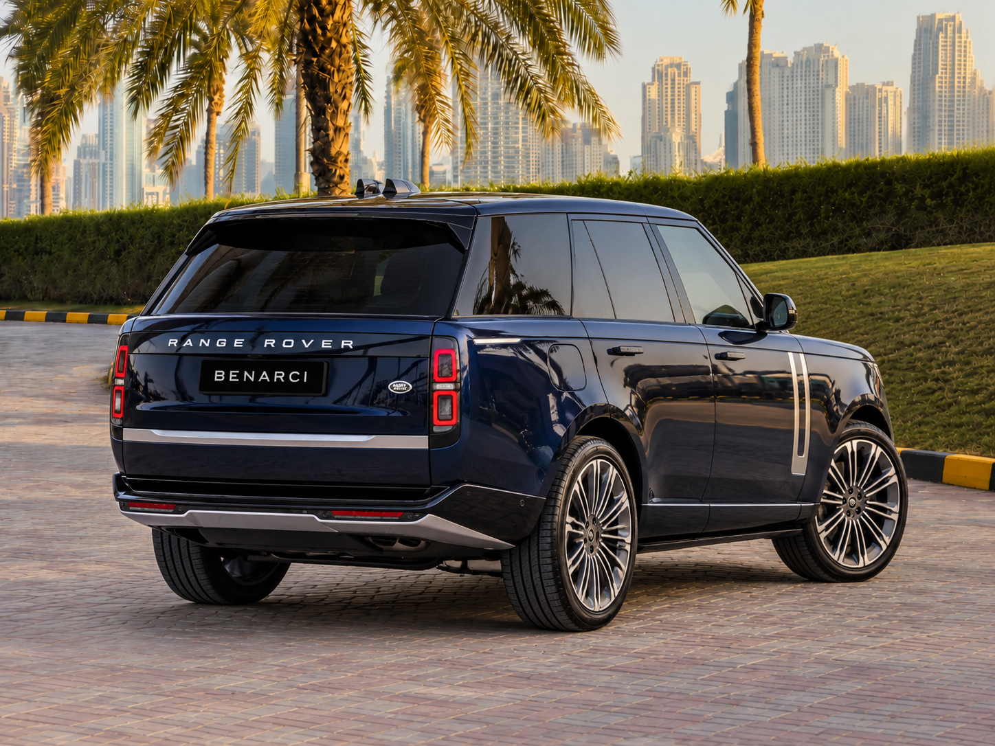 Land Rover Range Rover Vogue HSE V8 P530 — miniature 2