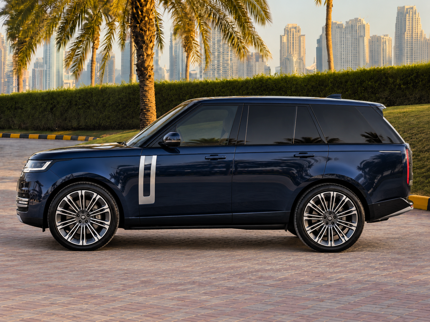 Land Rover Range Rover Vogue HSE V8 P530 — miniature 3