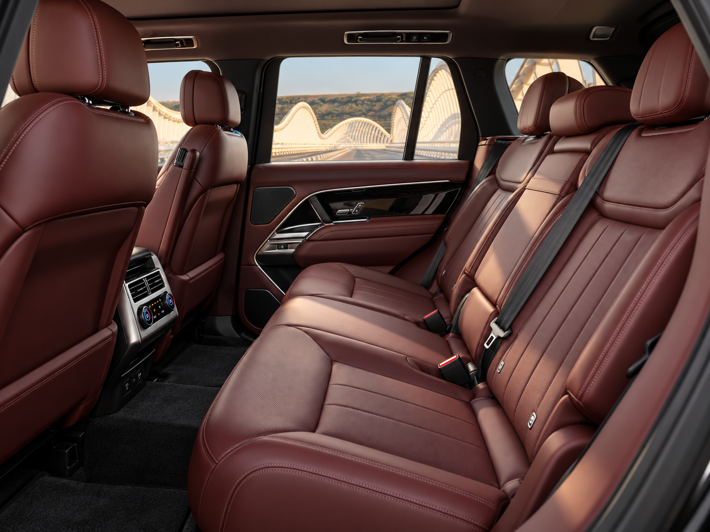 Land Rover Range Rover Vogue HSE V8 P530 — miniature 6