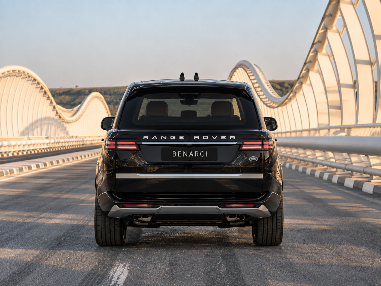 Land Rover Range Rover Vogue HSE V8 P530 — miniature 4