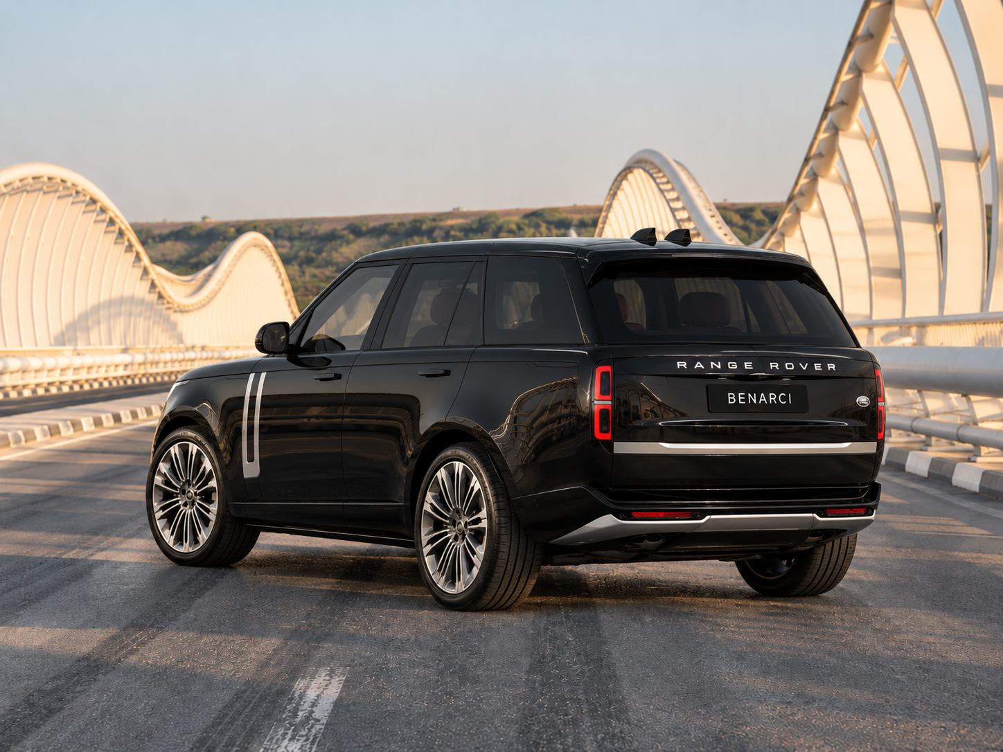 Land Rover Range Rover Vogue HSE V8 P530 — miniature 2