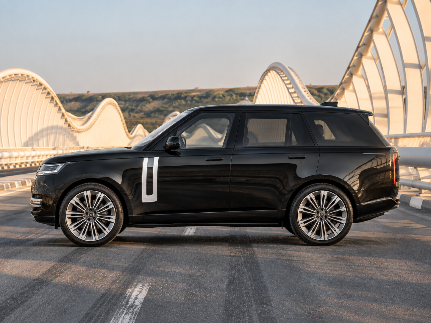 Land Rover Range Rover Vogue HSE V8 P530 — miniature 3