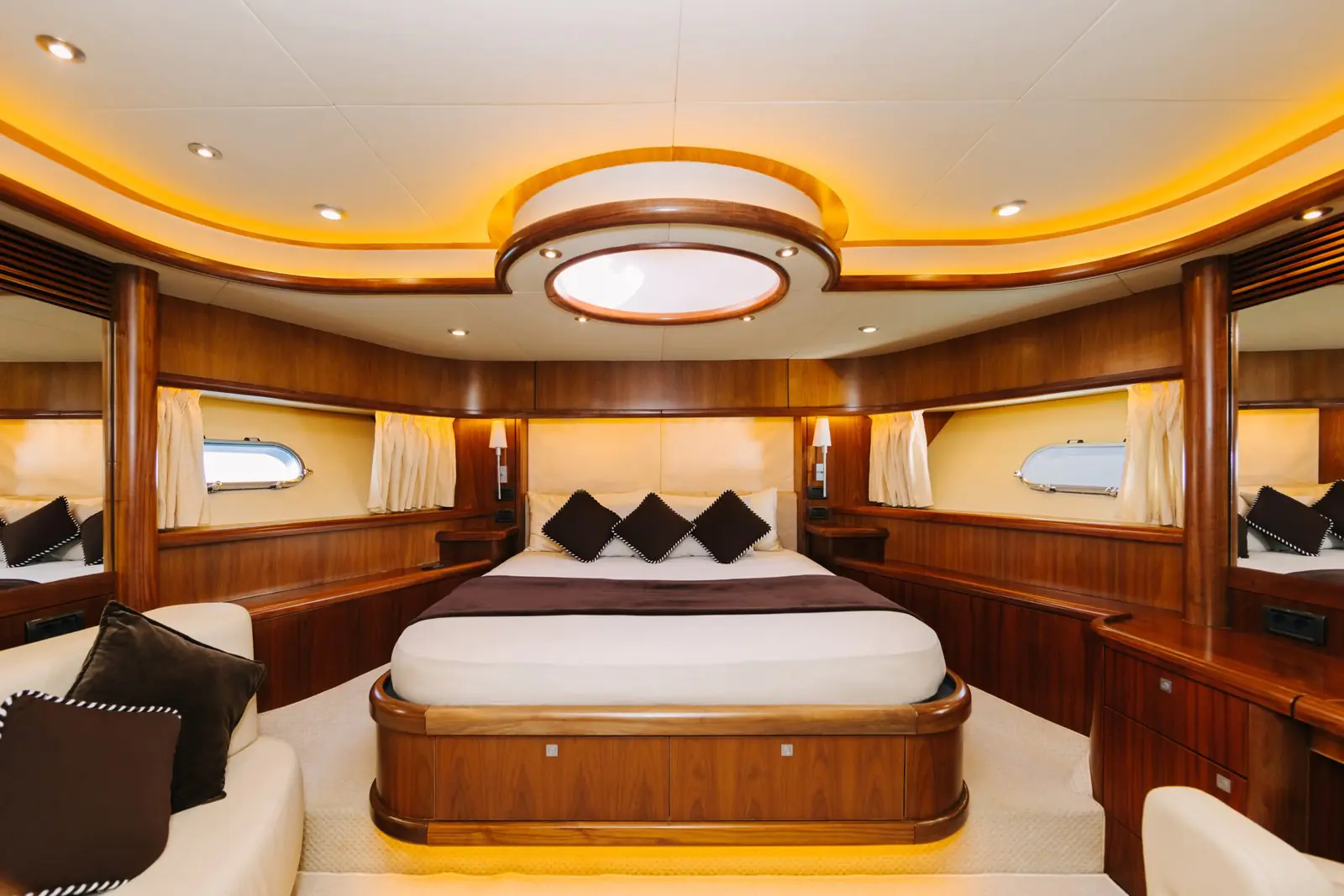 Sunseeker Yacht 88 — miniature 4